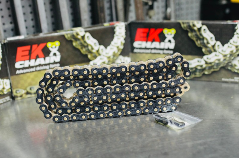 EK Chain - Sên 530 SRX2 đen vàng 120 mắc sên