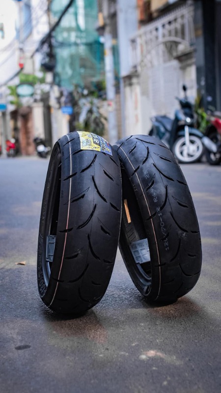 TRST - cặp vỏ xe Vespa 300 size 120/70-12 và 130/70-12